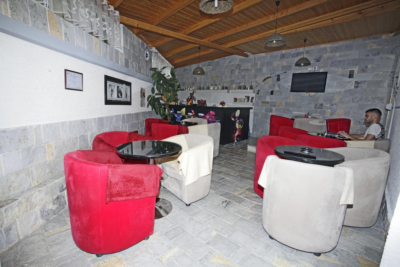 Alen Bar Hotel ティラナ エクステリア 写真