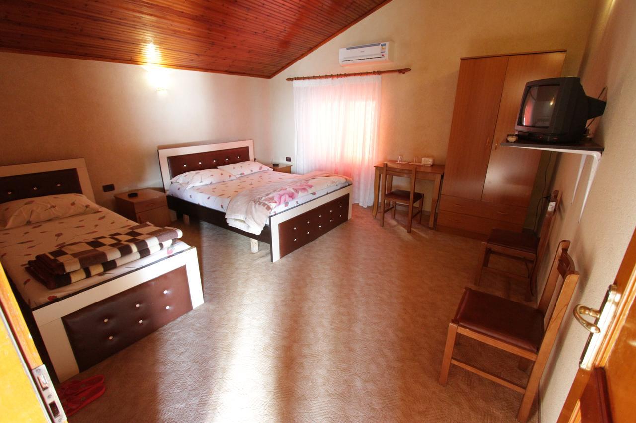 Alen Bar Hotel ティラナ エクステリア 写真